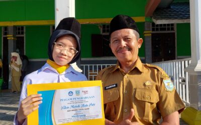 📣 Senin Bertabur Prestasi – SMP Negeri 001 Jambi
